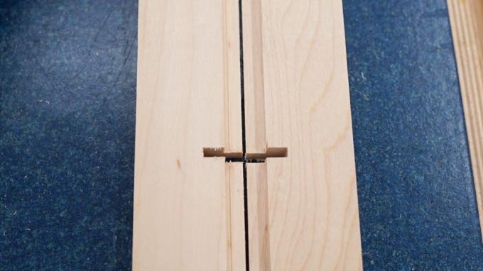 no vietas - https://ibuildit.ca/projects/how-to-make-a-straightedge-guide/
