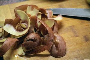 Kartupeļu pīlingi, kāpēc nedrīkst izmest un kā izmantot gudri dārzs