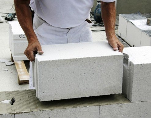 Bieza šuves samazina koeficientu siltumizturības sienas betona blokiem ir 25%, kas novedīs pie paaugstinātas izmaksas apkurei.