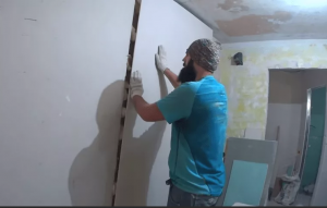 Kā pašlīmējošas drywall uz sienām