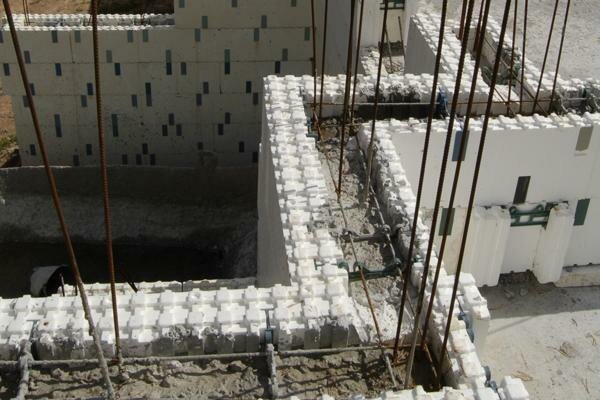 No piepildot dobumu ar betonu process
