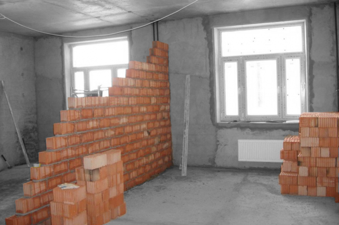 Uzstādīšana ķieģeļu sienām. Foto pakalpojums ar Yandex attēliem.