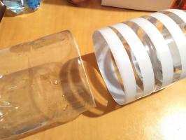 Bowl izgatavots no plastmasas pudelēm aizstāt sadalīti