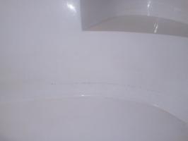 Kā efektīvi un efektīvi tīra akrila vanna dažāda veida piesārņojums