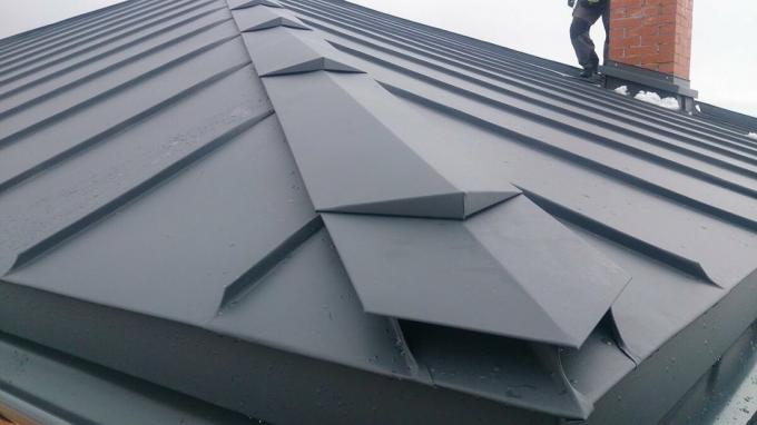 Hipped šuve roofing