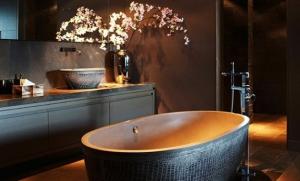 6 dizains lēmumus, kas var pārveidot savu vannas istabu Stilīgs, elegants un neaizmirstamu kosmosa