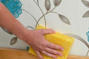 Kā mazgāt un tīrīt tapetes no putekļiem un netīrumiem?