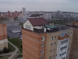 Pārplānot baltkrievu: privātmāja uz jumta augstceltņu