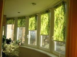 Aizsardzība pret saules balkoniem bez gaisa kondicionēšanas: aizkari, tills uz stikla, filmas, žalūzijas, markīzes
