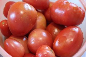 5. Pārskats par šķirņu lielo un mīkstus tomātiem. Labākās pakāpes