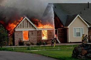 Kā aizsargāt jūsu mājās no uguns: ieteikumi plusi